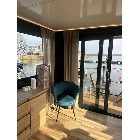 Botel Premium Houseboat Blue Lagoon *