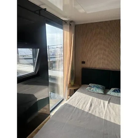Premium Houseboat Blue Lagoon Bådhotel
